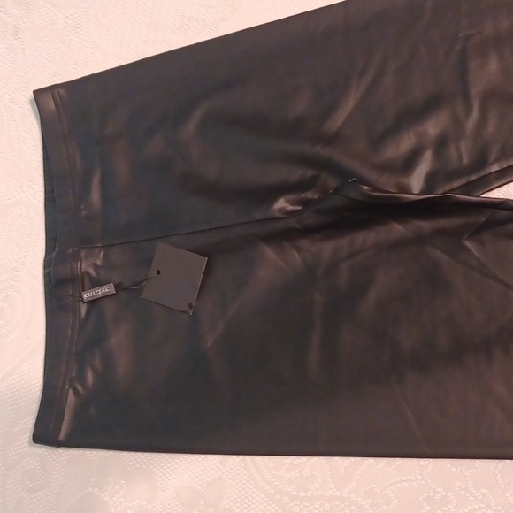 NEW! C'est Moi 'pleather' like pants 4990 - Picture 2 of 6